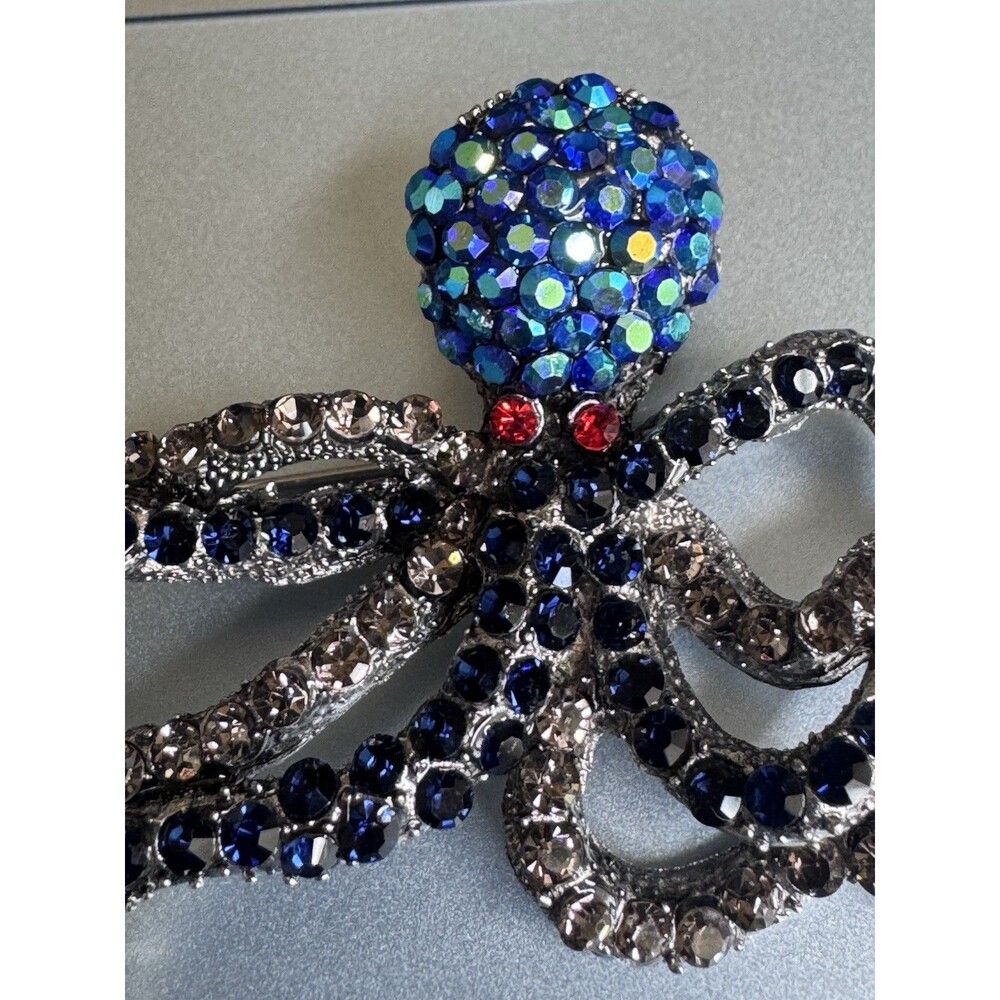 Vintage Octopus Eye catching Brooch In Dark Metal And Silver tone In Rhinestones - Picture 2 of 8